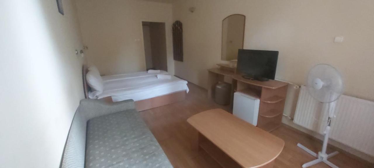 In Hotel Hajdúszoboszló 外观 照片
